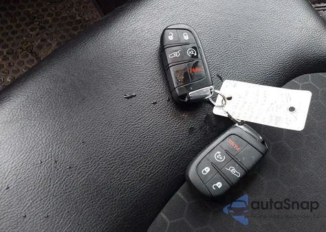 2018 Jeep Compass Latitude 4X4 z USA, uszkodzony, nr VIN 3C4NJDBB0JT185244